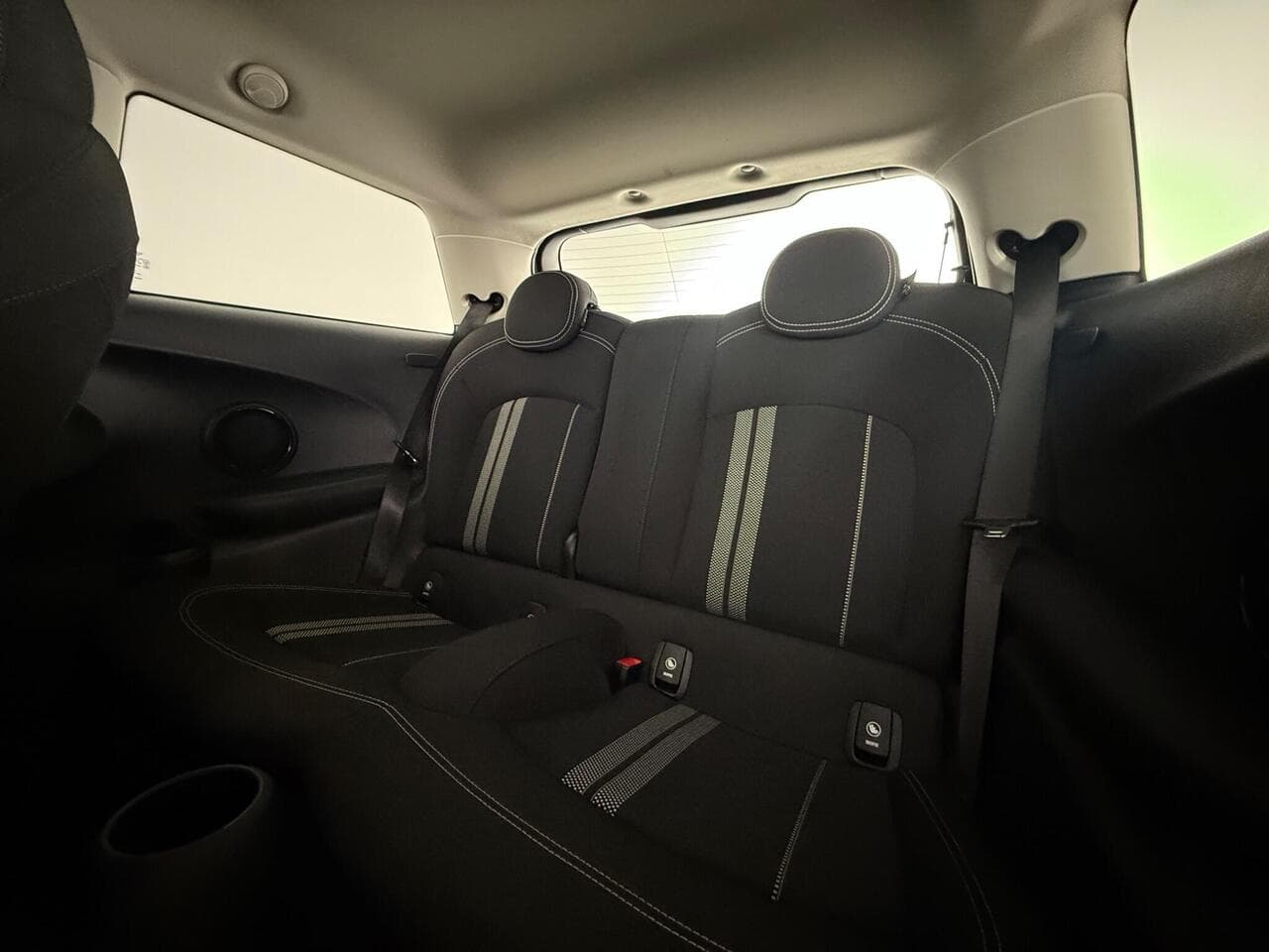 MINI Hatch thumbnail Seats Rear