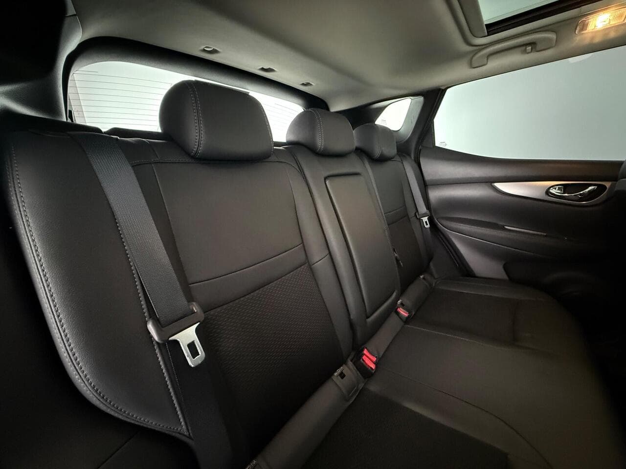 Nissan Qashqai thumbnail Seats Rear