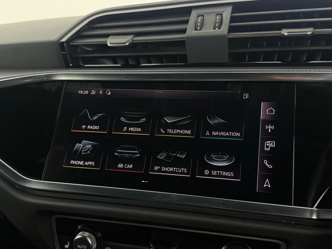 Audi Q3 thumbnail Infotainment System