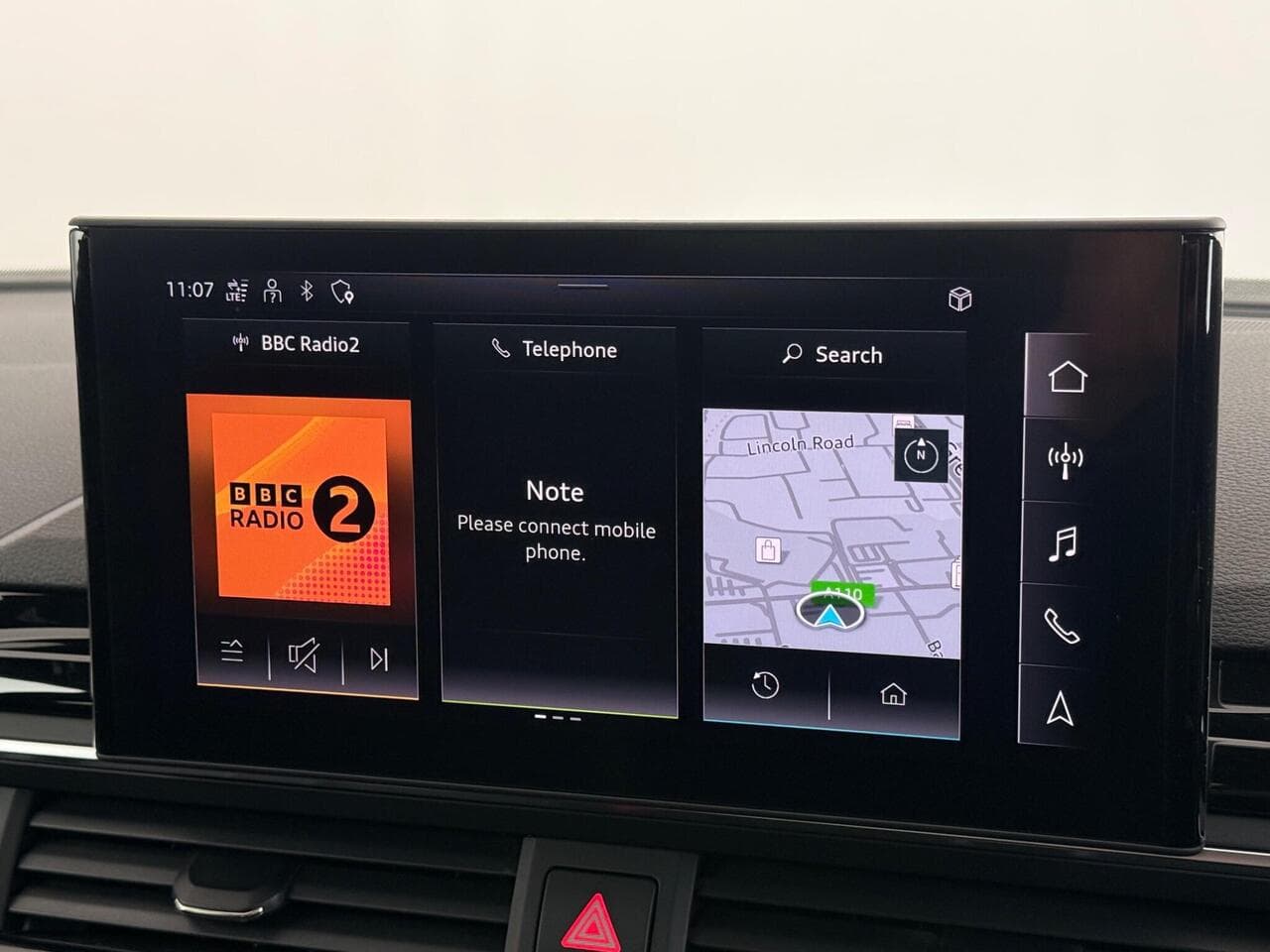 Audi A4 Avant thumbnail Infotainment System