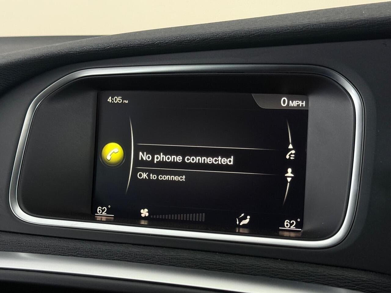 Volvo V40 thumbnail Infotainment System
