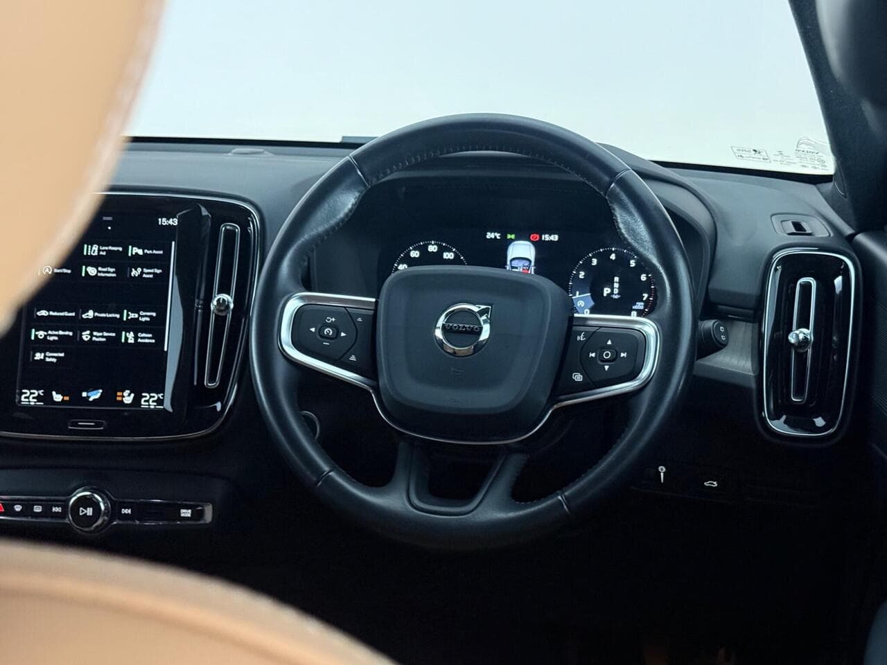 Volvo XC40 thumbnail Steering Wheel