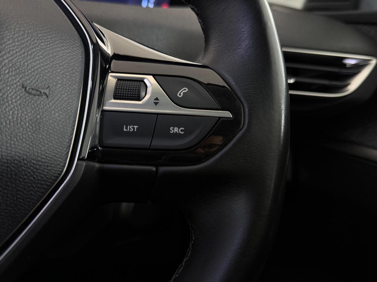 Peugeot 3008 thumbnail Misc Controls