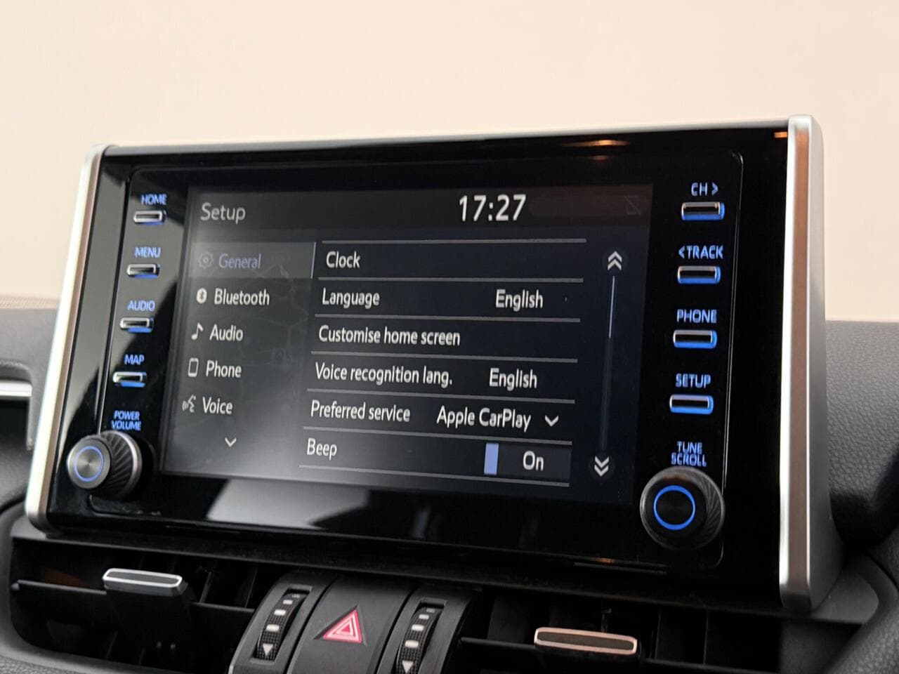 Toyota RAV4 thumbnail Infotainment System