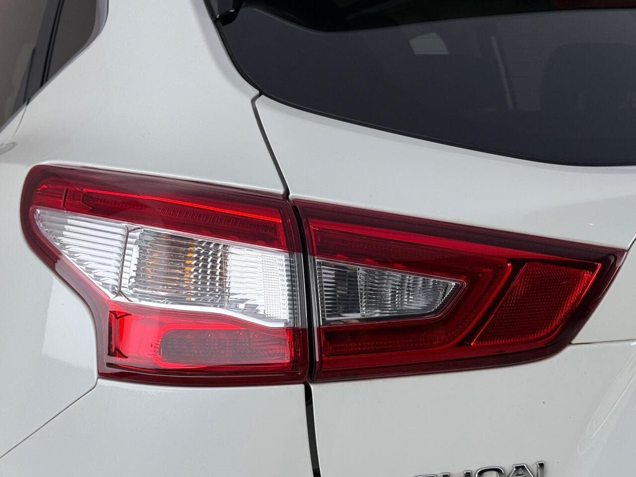 Nissan Qashqai thumbnail Lights Rear