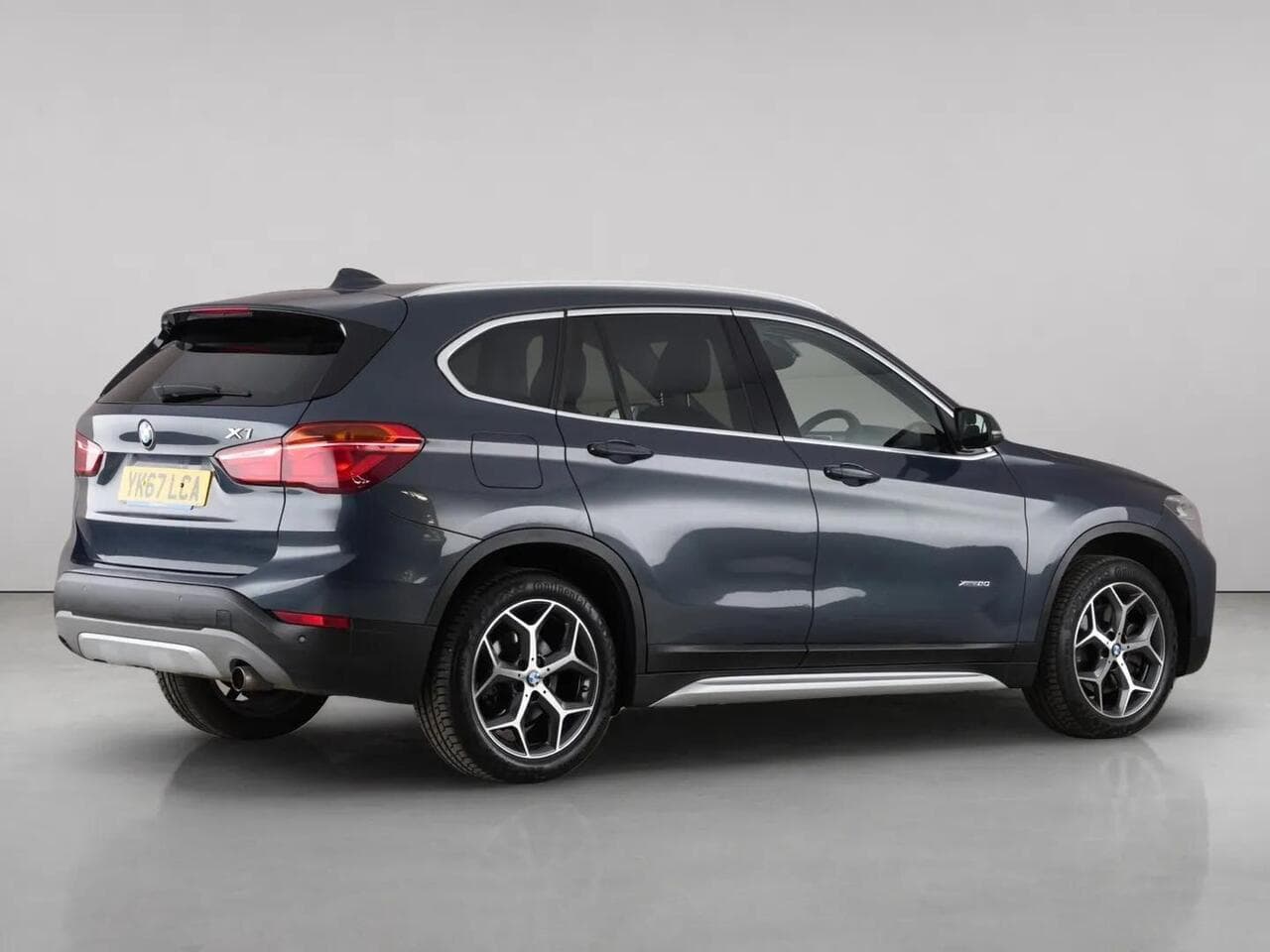 BMW X1 thumbnail Side Right