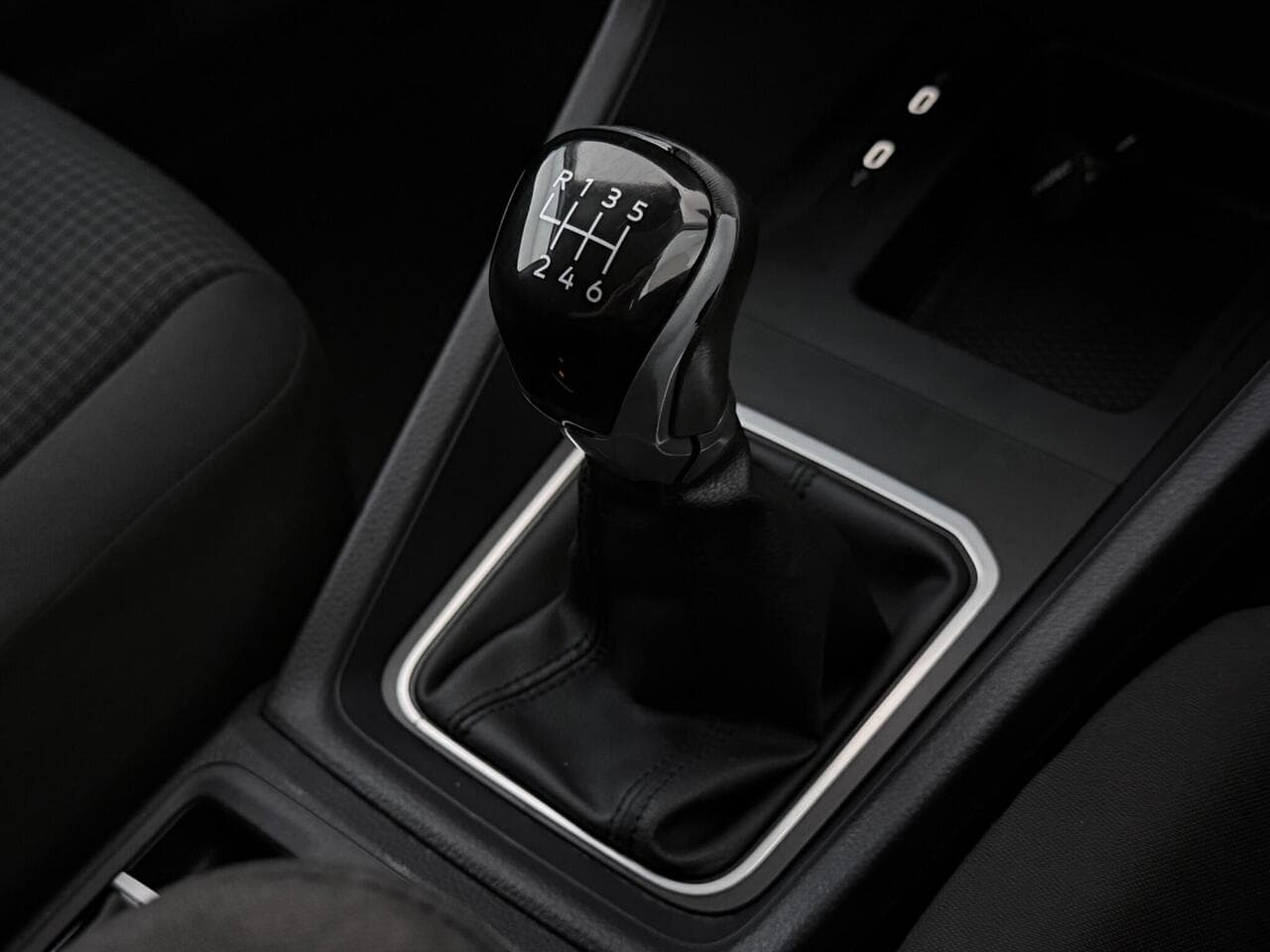 Volkswagen Caddy thumbnail Interior Front