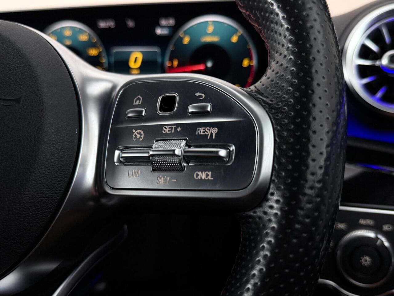 Mercedes-Benz A Class thumbnail Misc Controls
