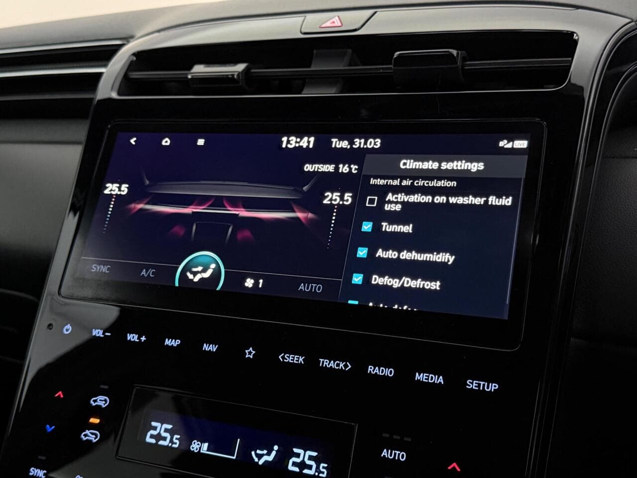 Hyundai TUCSON thumbnail Infotainment System