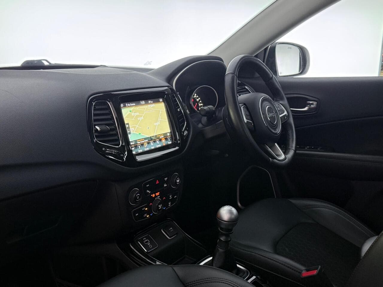 Jeep Compass thumbnail Interior Front