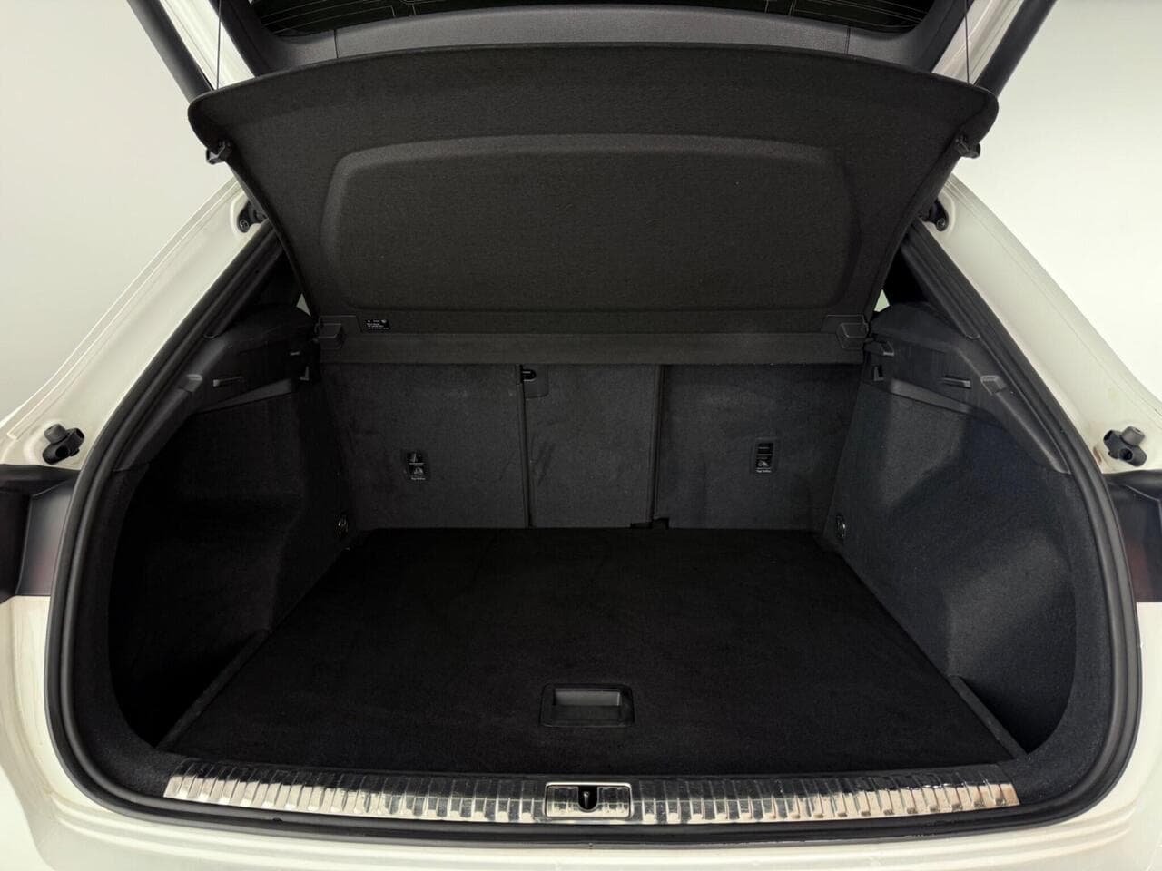 Audi Q3 thumbnail Boot