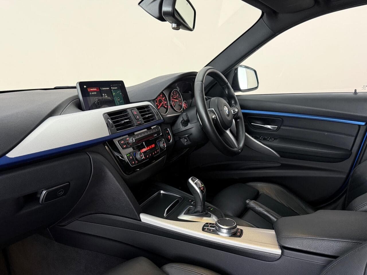 BMW 3 Series thumbnail Interior Front