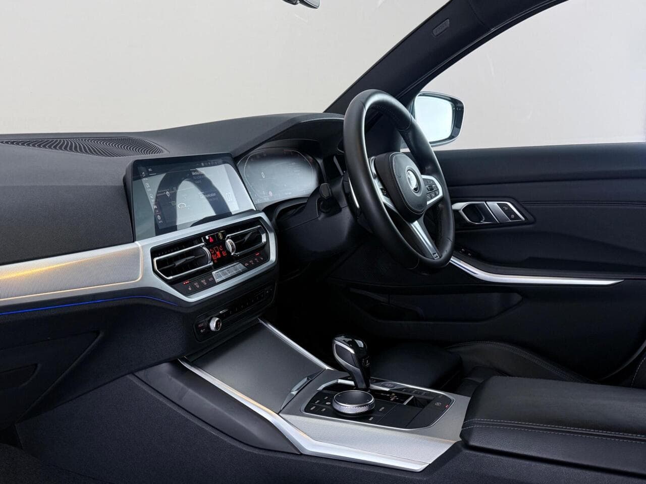BMW 3 Series thumbnail Interior Front