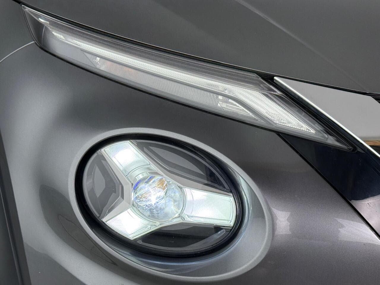 Nissan Juke thumbnail Lights Front