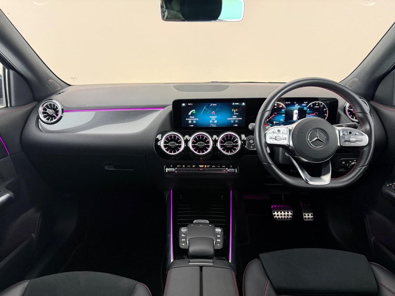 Mercedes-Benz GLA thumbnail Interior Front