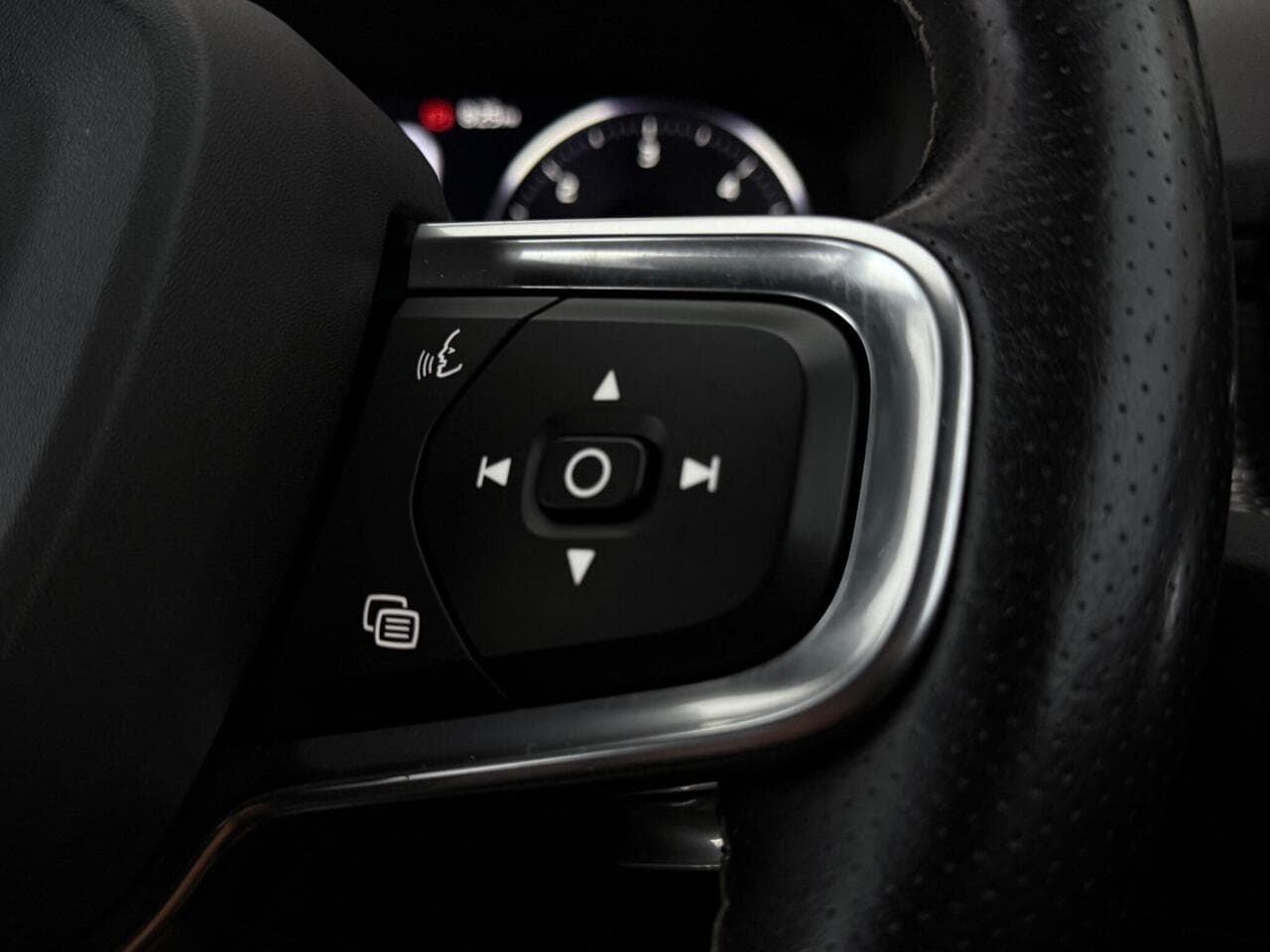 Volvo XC40 thumbnail Misc Controls