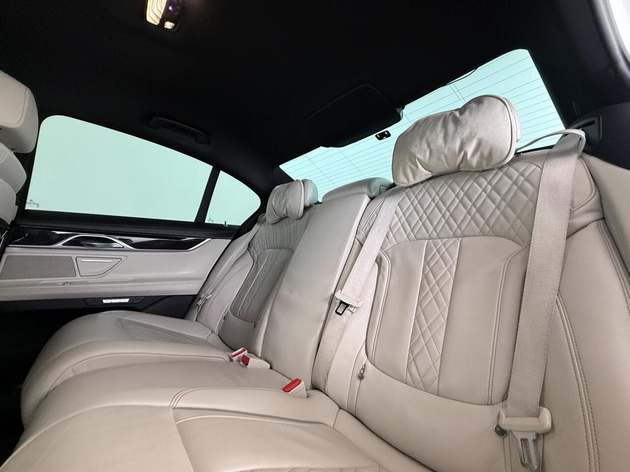 BMW 7 Series thumbnail Seats Rear