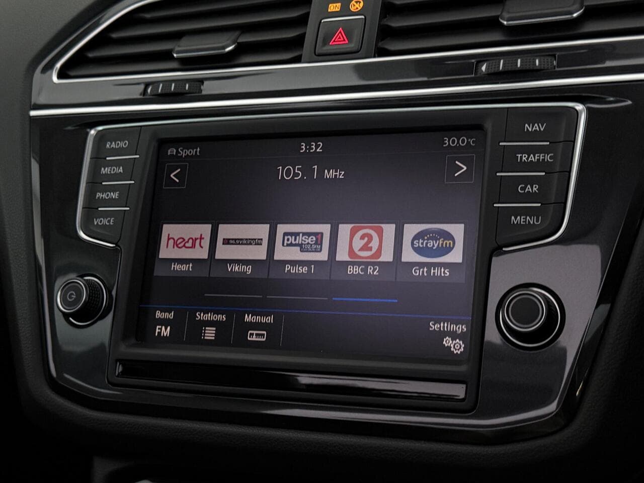 Volkswagen Tiguan thumbnail Infotainment System