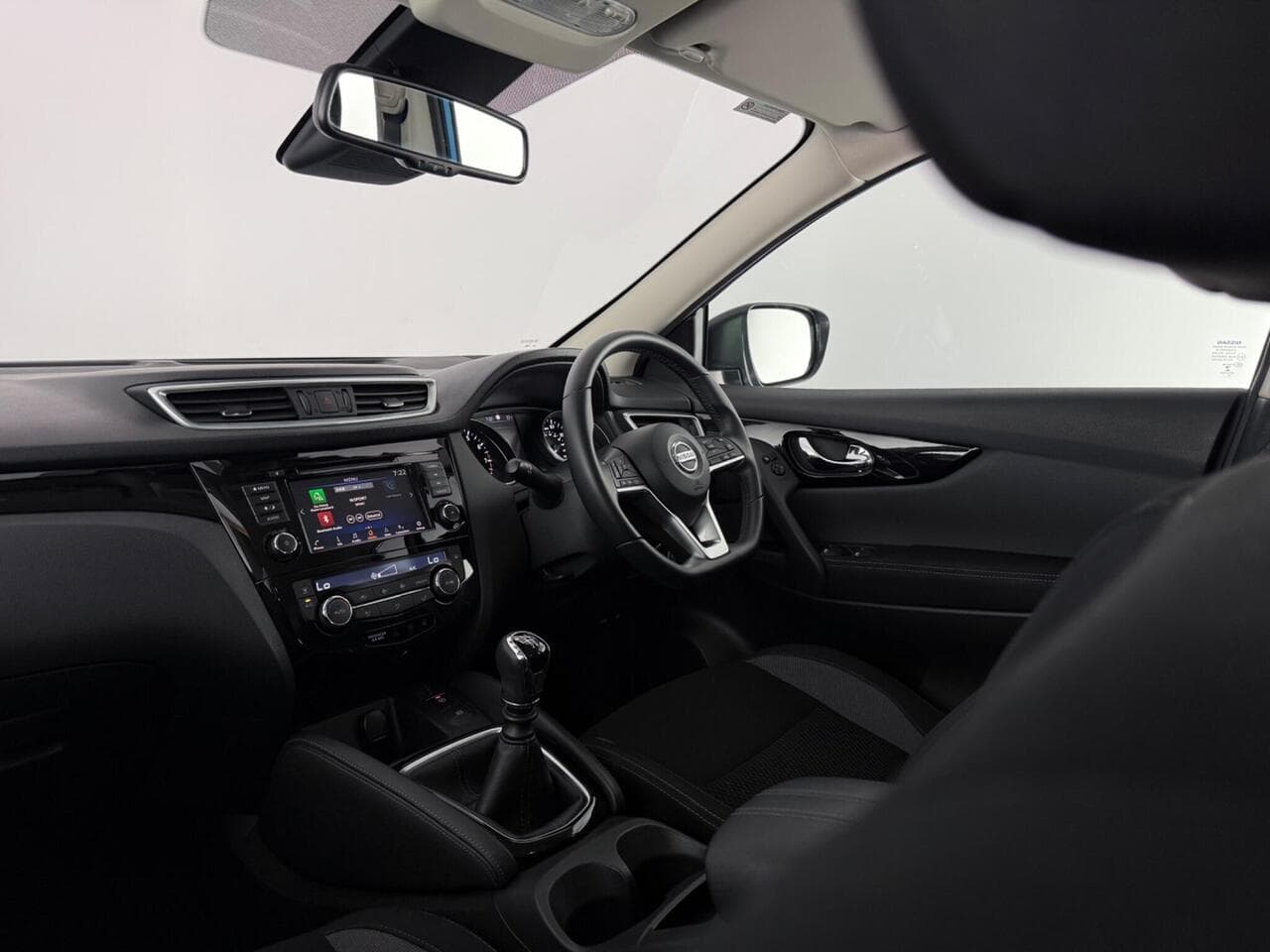 Nissan Qashqai thumbnail Interior Front