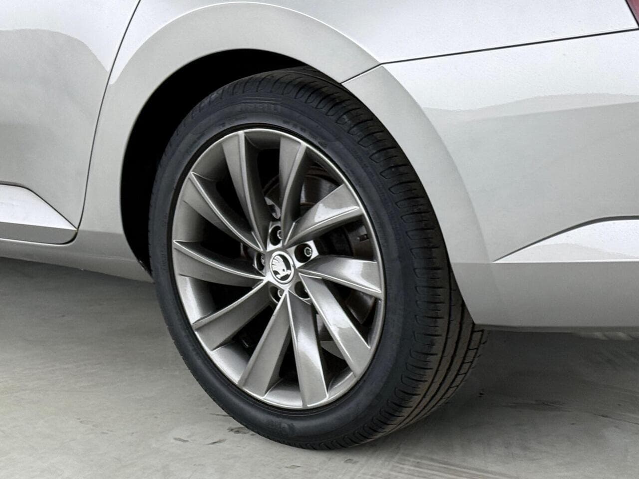Skoda Superb thumbnail Wheel