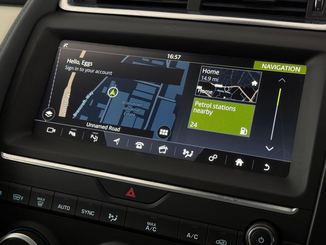 Jaguar E-PACE thumbnail Infotainment System