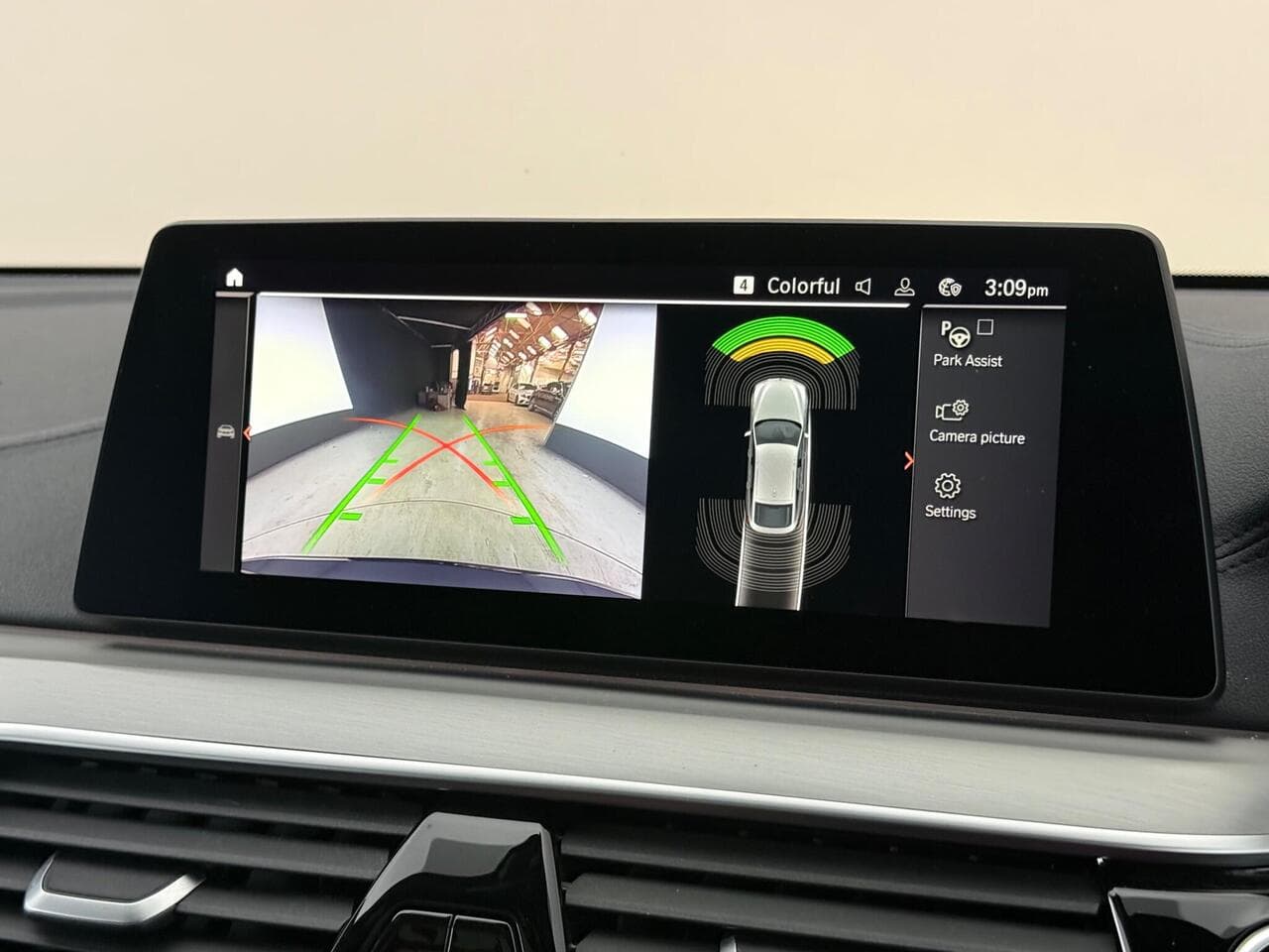 BMW 6 Series Gran Turismo thumbnail Infotainment System