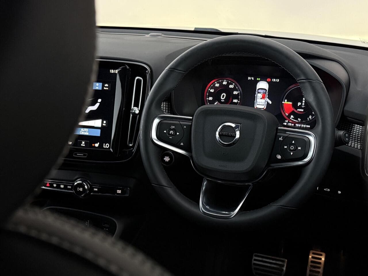Volvo XC40 thumbnail Steering Wheel