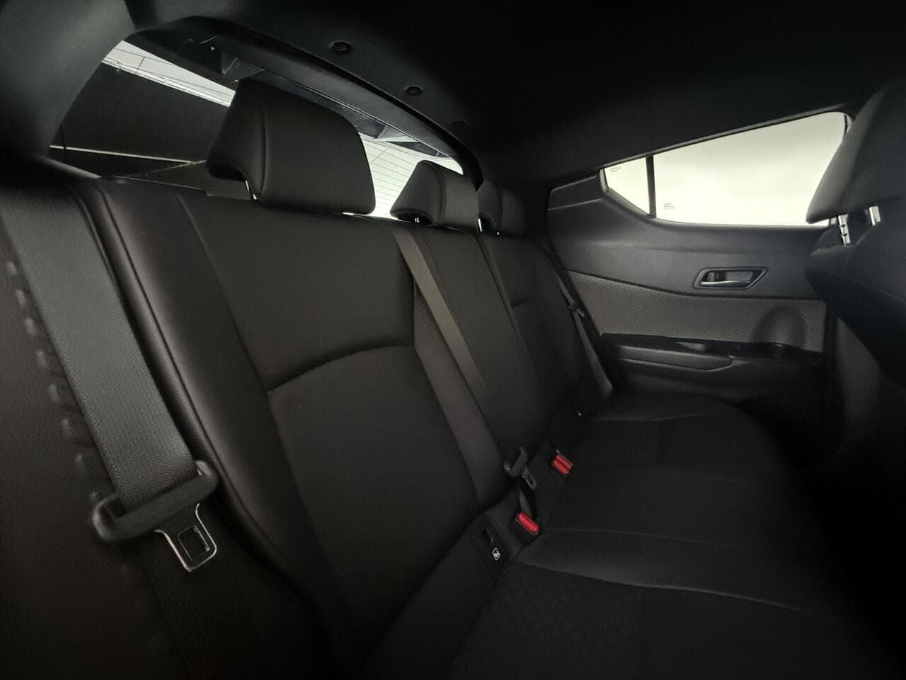 Toyota C-HR thumbnail Seats Rear