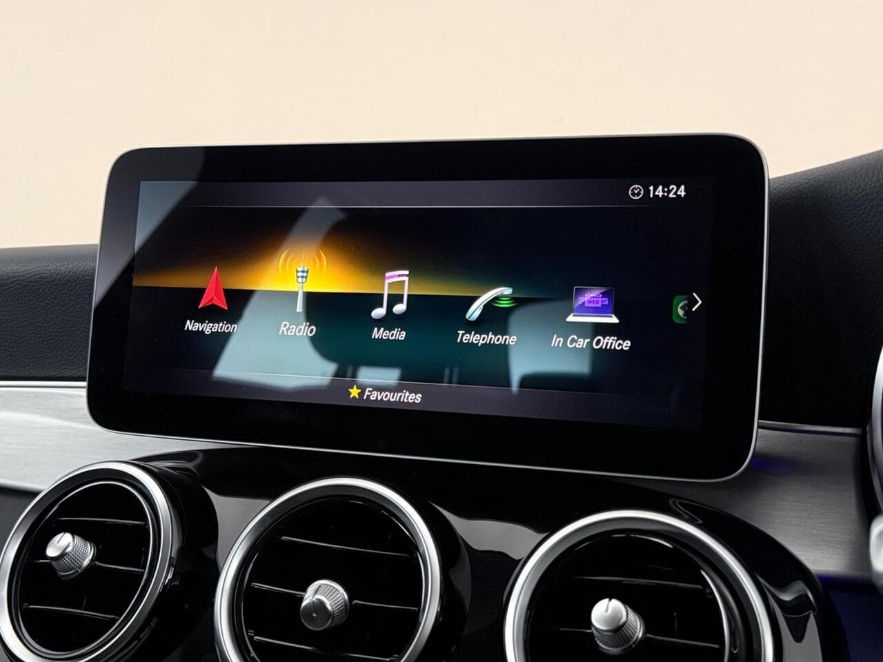 Mercedes-Benz C Class thumbnail Infotainment System