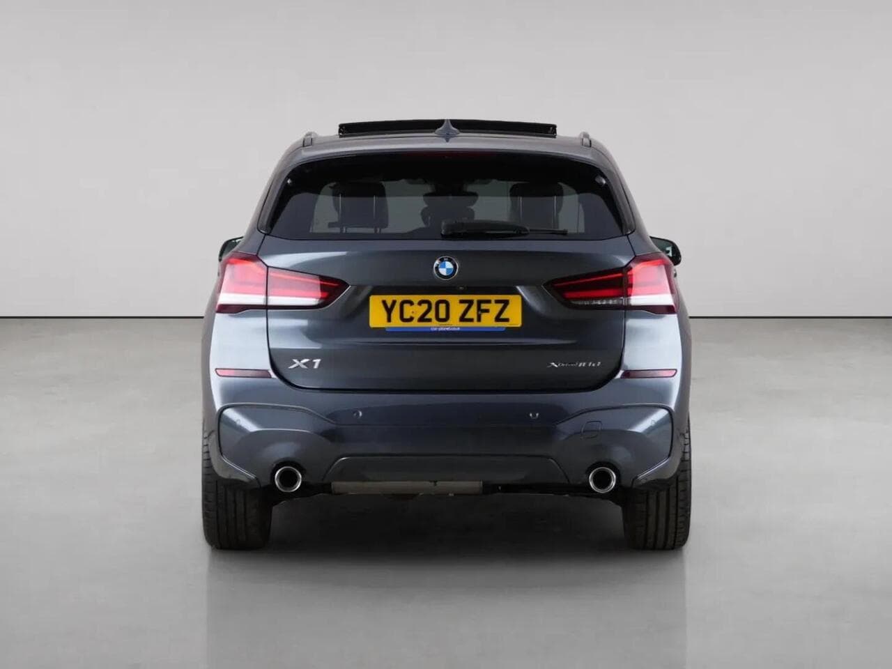 BMW X1 thumbnail Rear