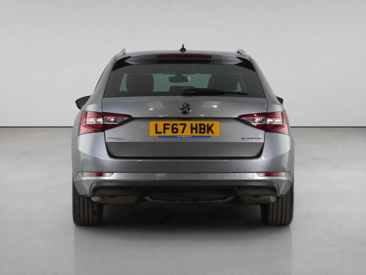 Skoda Superb thumbnail Rear