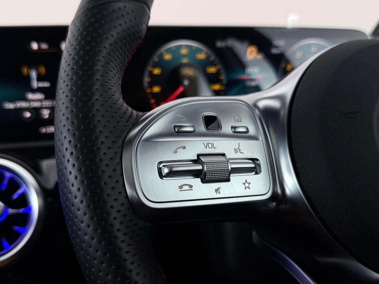 Mercedes-Benz A Class thumbnail Misc Controls