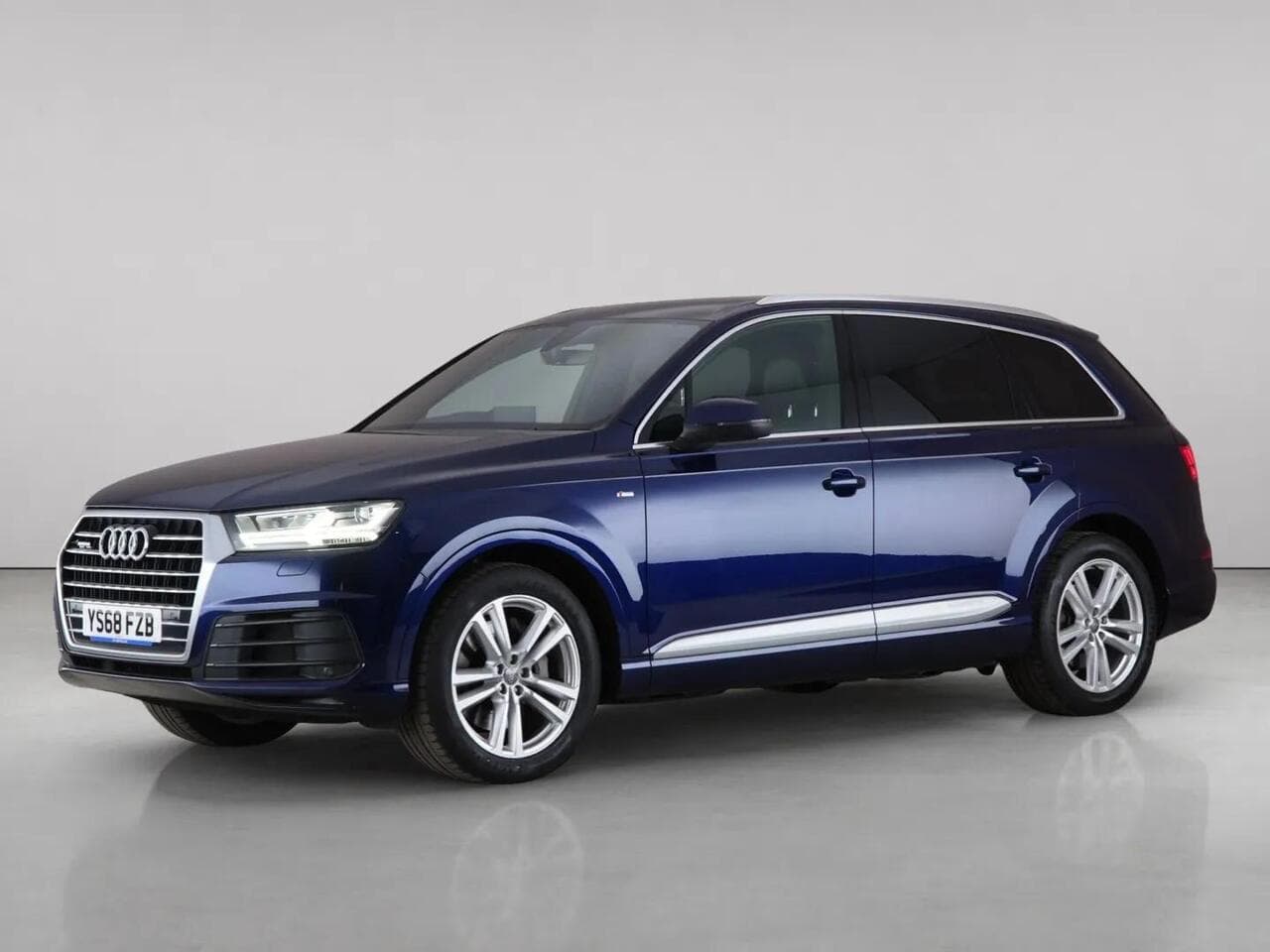 Audi Q7 thumbnail Front Left