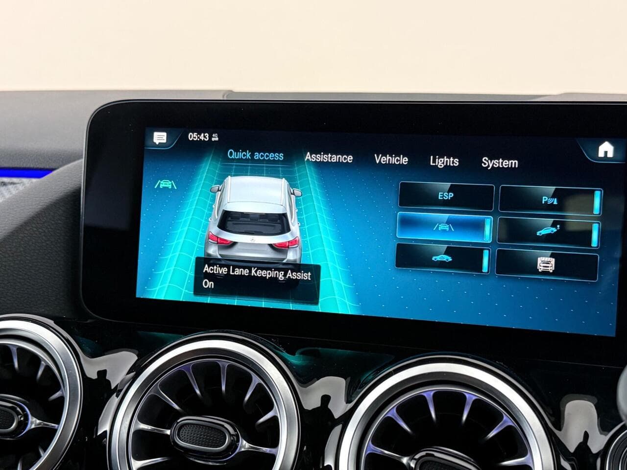 Mercedes-Benz GLA thumbnail Infotainment System