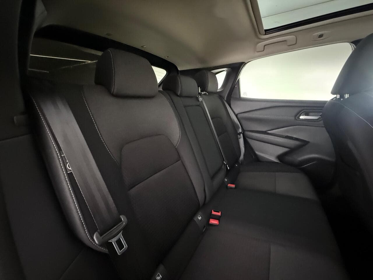 Nissan Qashqai thumbnail Seats Rear