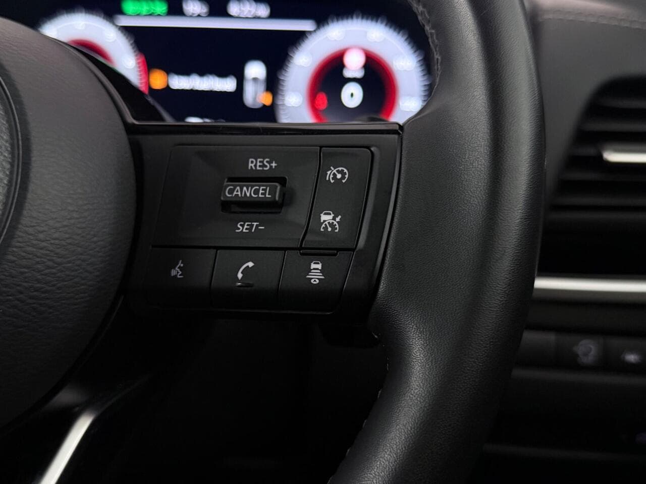 Nissan Qashqai thumbnail Misc Controls