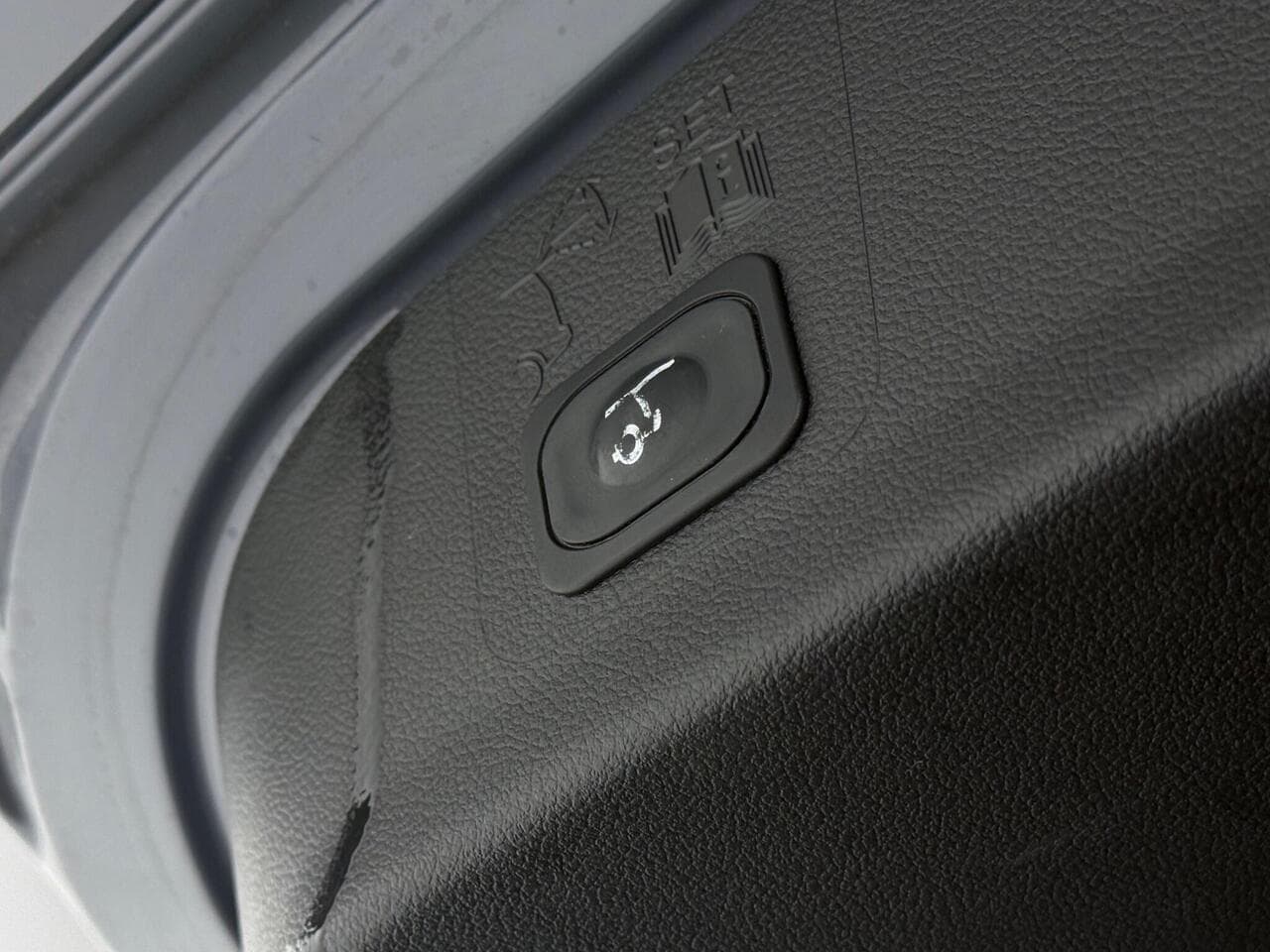 Ford Kuga thumbnail Misc Controls