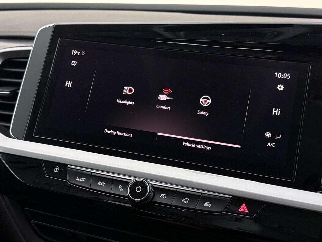 Vauxhall Grandland thumbnail Infotainment System
