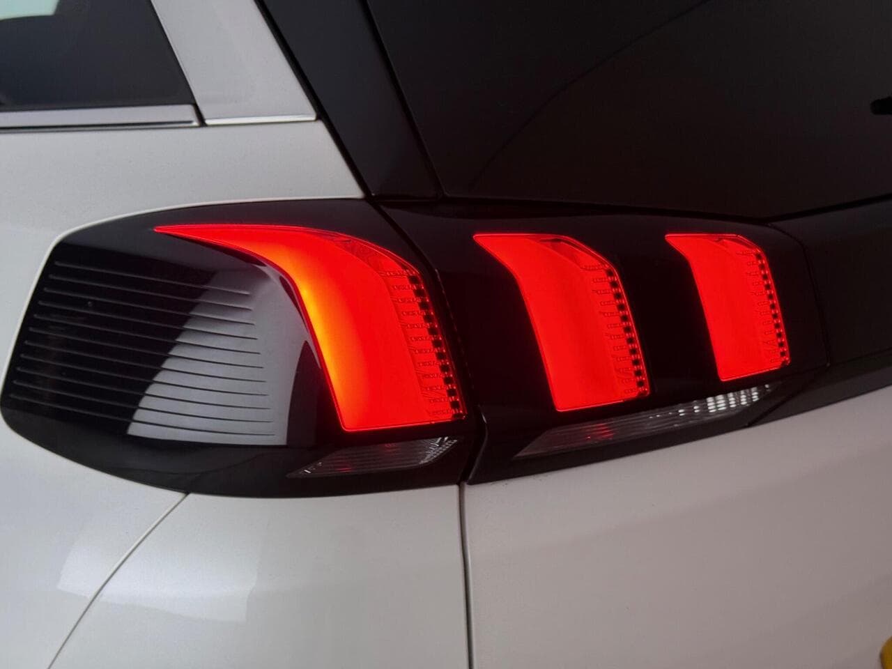 Peugeot 5008 thumbnail Lights Rear