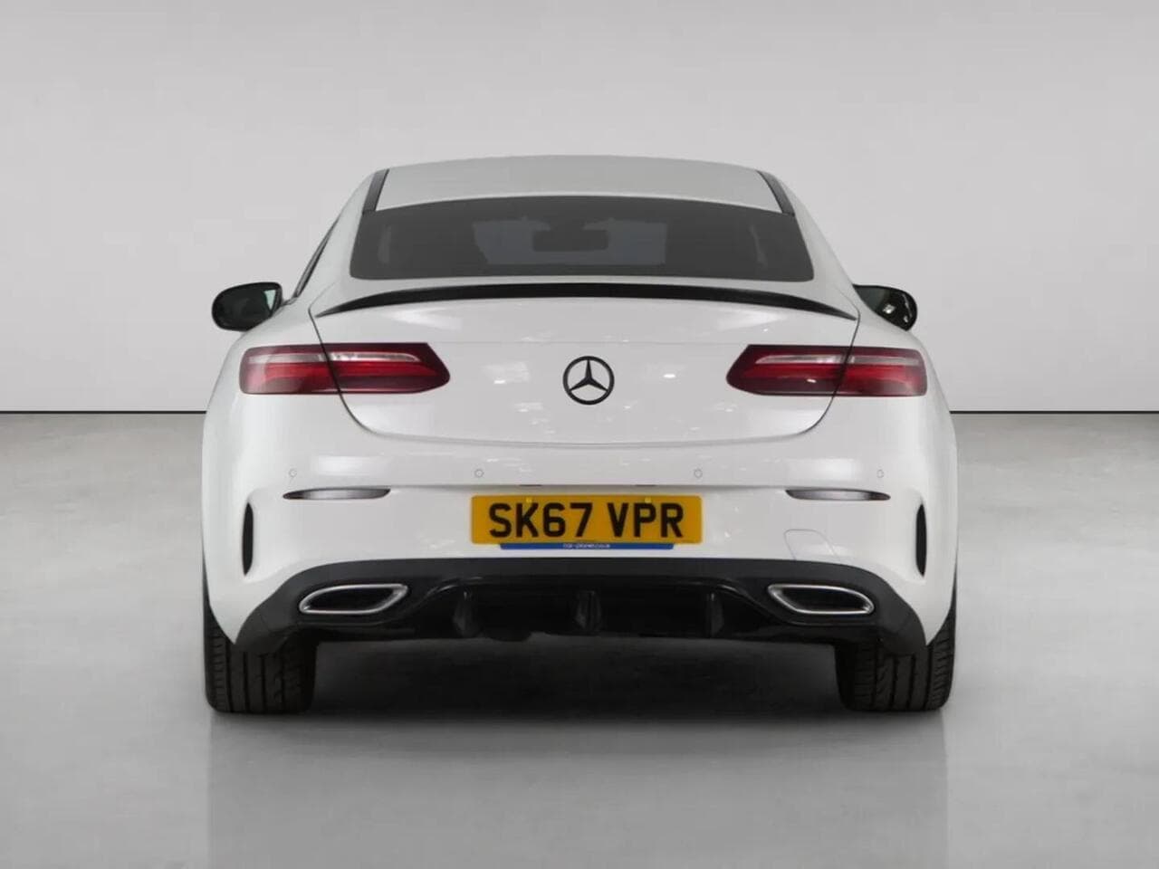 Mercedes-Benz E Class thumbnail Rear