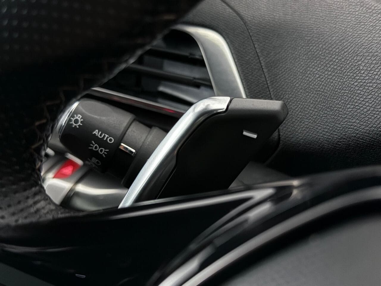 Peugeot 5008 thumbnail Misc Controls