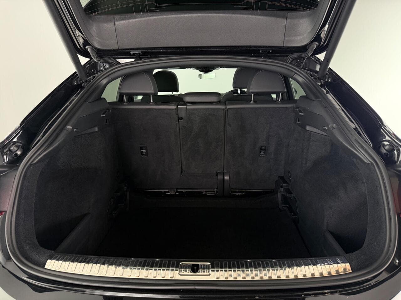 Audi Q3 thumbnail Boot