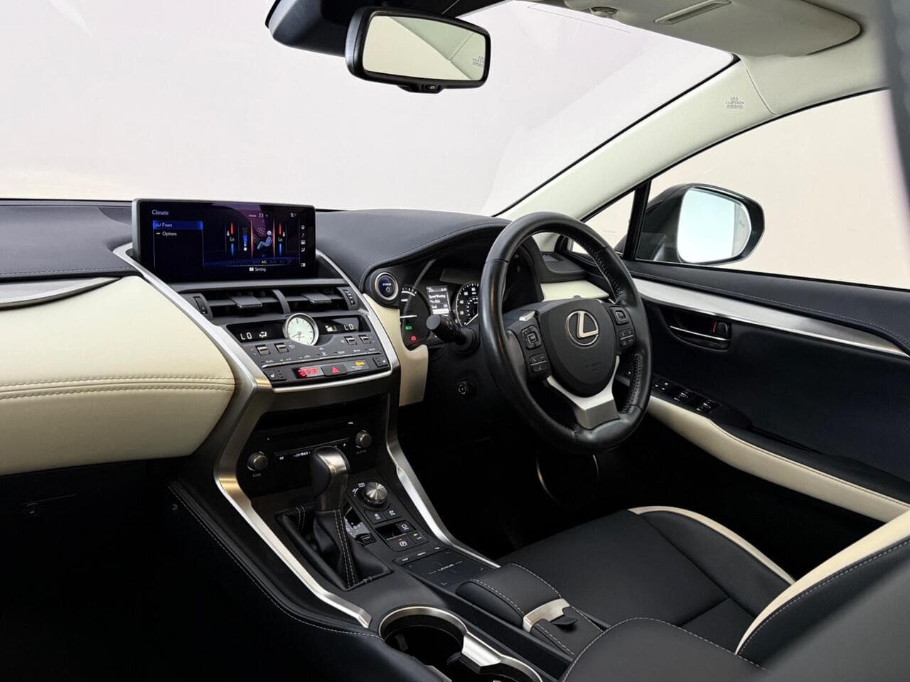 Lexus NX thumbnail Interior Front
