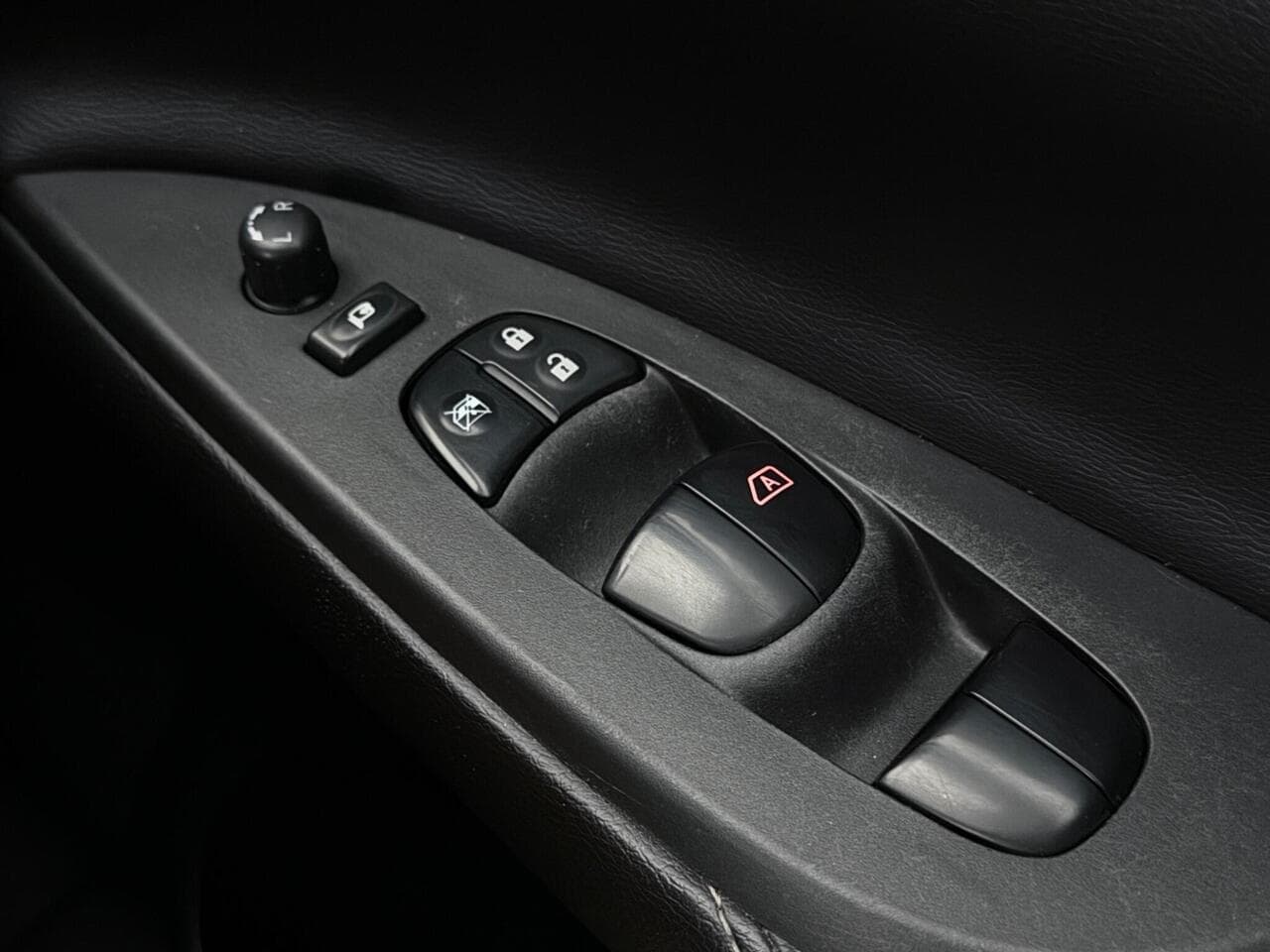 Nissan Pulsar thumbnail Misc Controls
