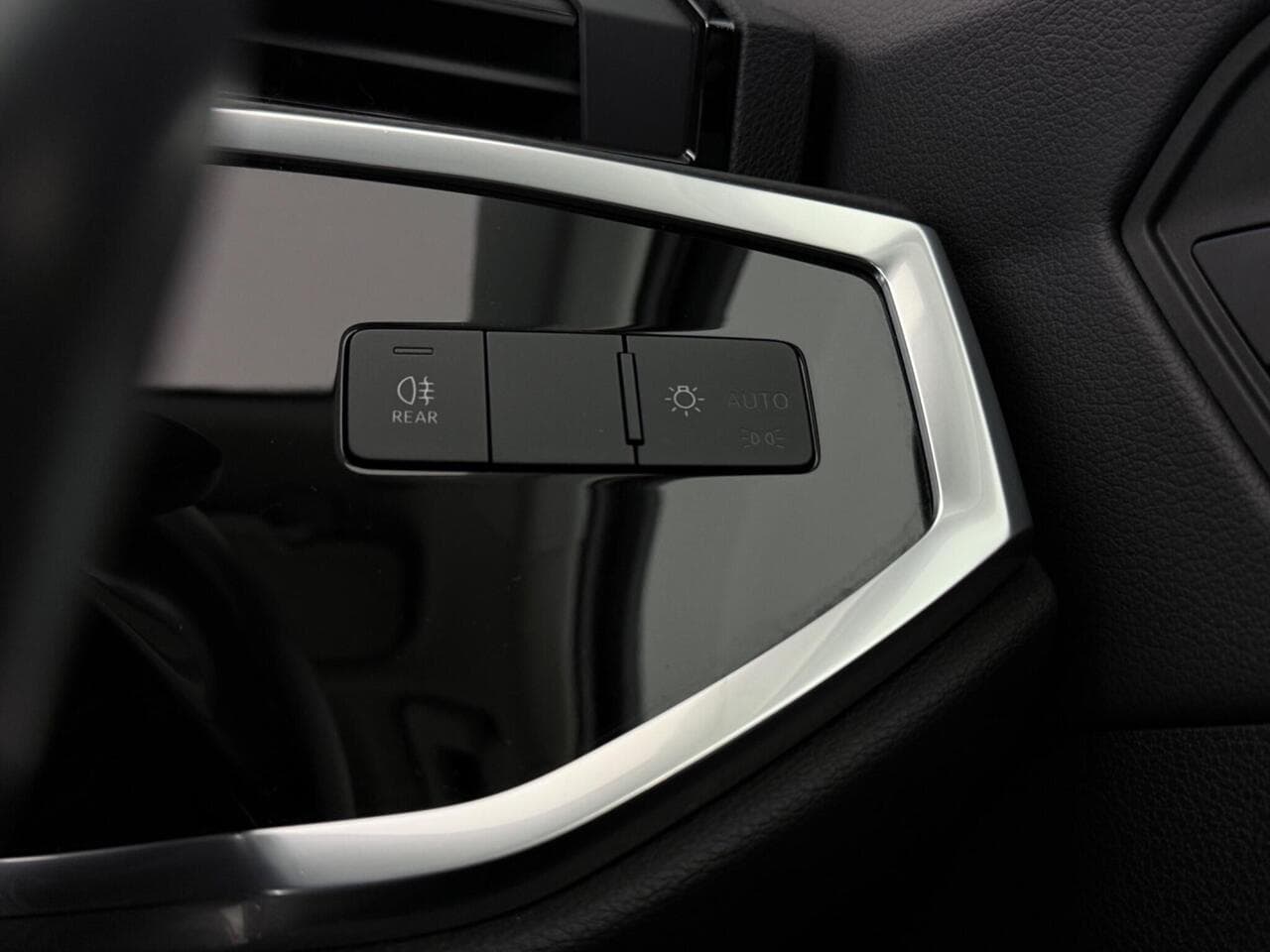 Audi Q3 thumbnail Misc Controls