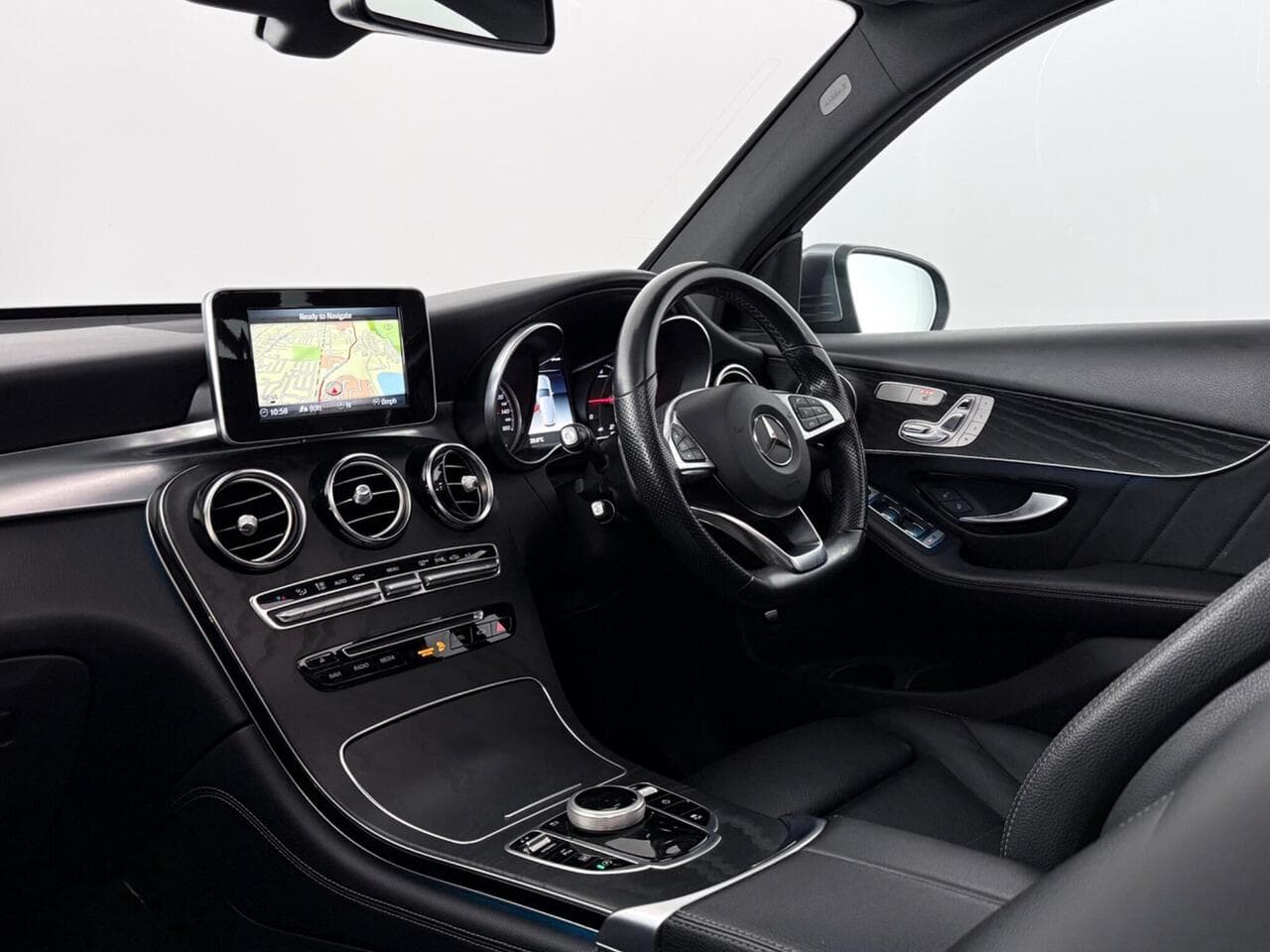 Mercedes-Benz GLC thumbnail Interior Front