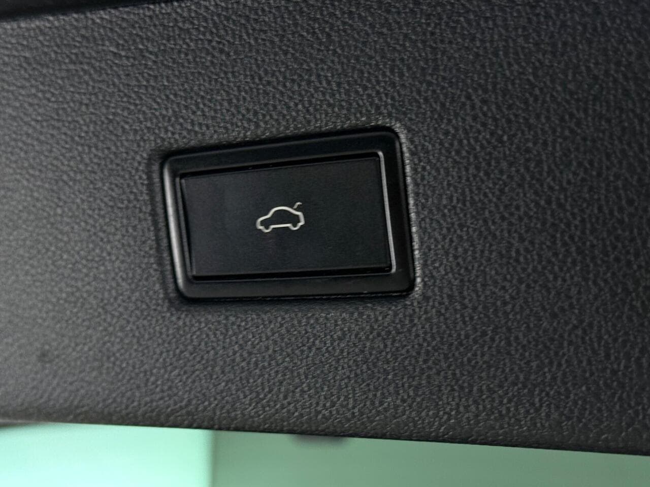 Volkswagen Tiguan thumbnail Misc Controls