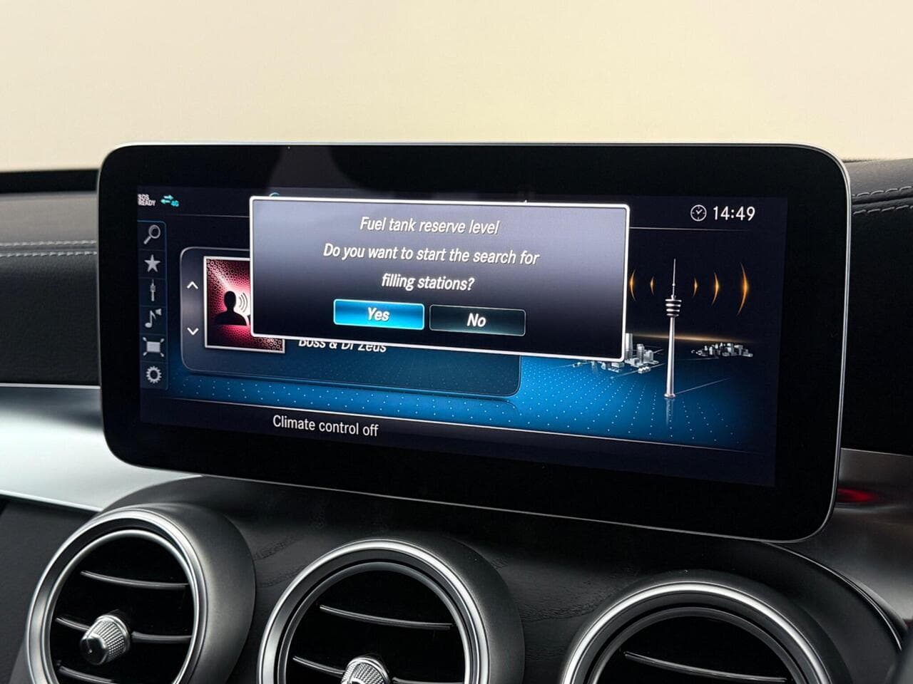 Mercedes-Benz C Class thumbnail Infotainment System