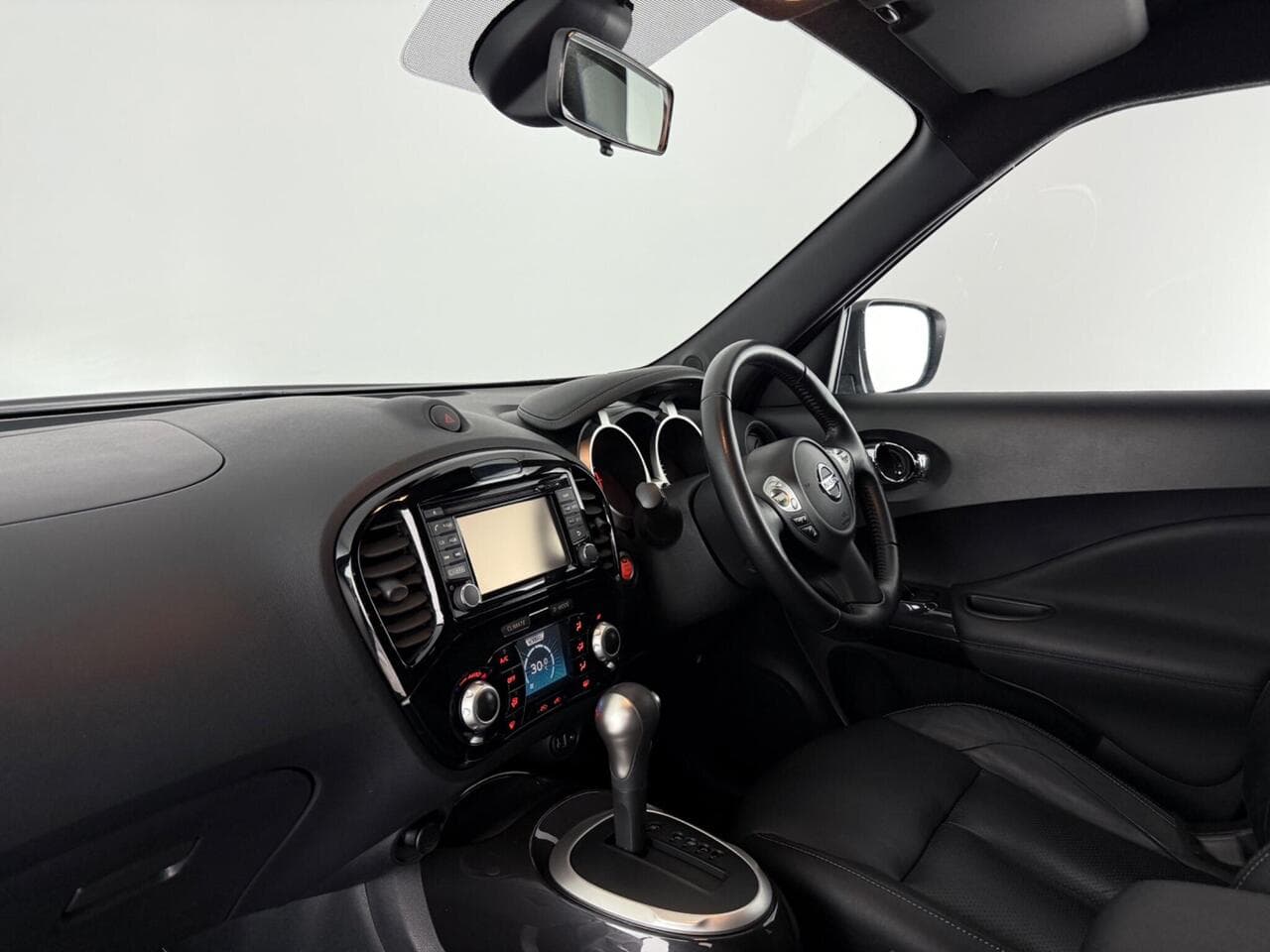 Nissan Juke thumbnail Interior Front