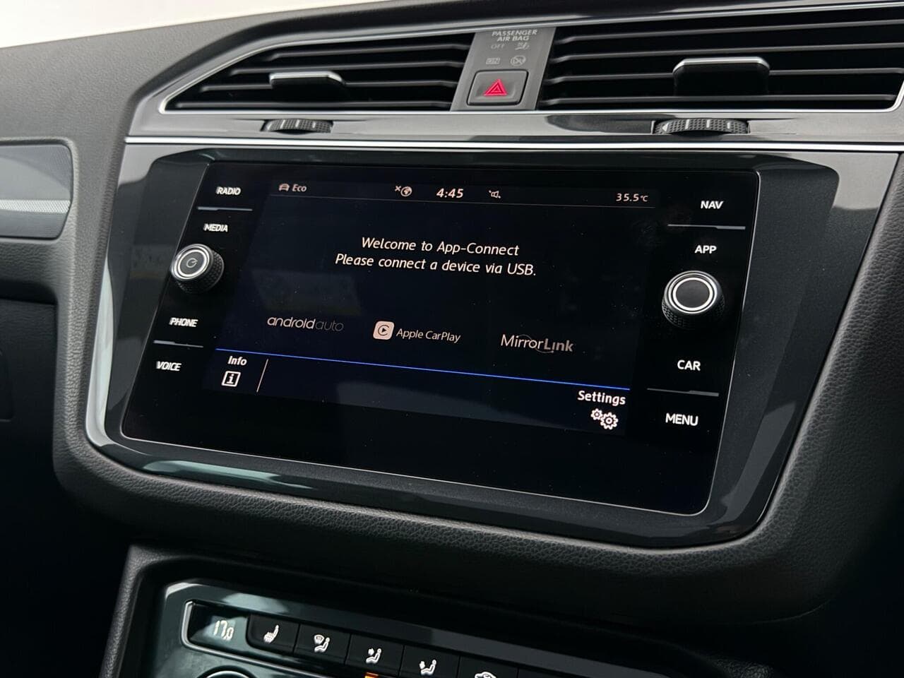 Volkswagen Tiguan thumbnail Infotainment System